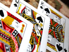 פוקר הוא משחק יכולת או מזל לא הבנתי?