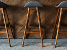 כיצד לשלב כסאות בר בעיצוב המטבח