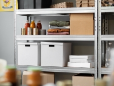 איך לבחור מדפים לעסק