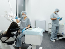 טיפולי שיניים בחולים מורכבים: הפתרונות שמאפשרים לכל אדם פה בריא